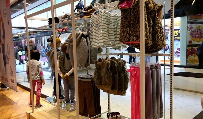 TISCHE UND PODESTE 2