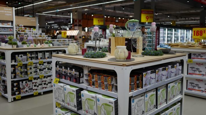 TISCHE UND PODESTE 3